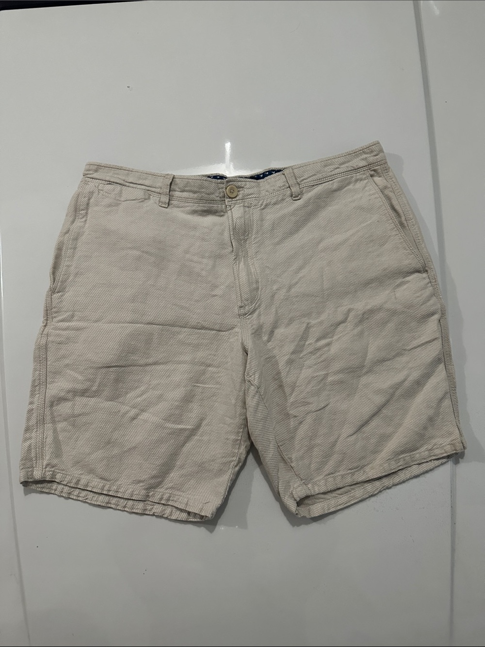 Banana Republic Men's Flat Front Shorts in Light Beige